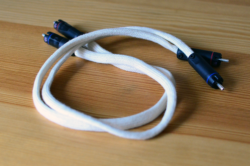 Silver-in-cotton interconnect DIY cables utilising KLEI Pure Harmony cinch plugs, silver wire and cotton insulation.