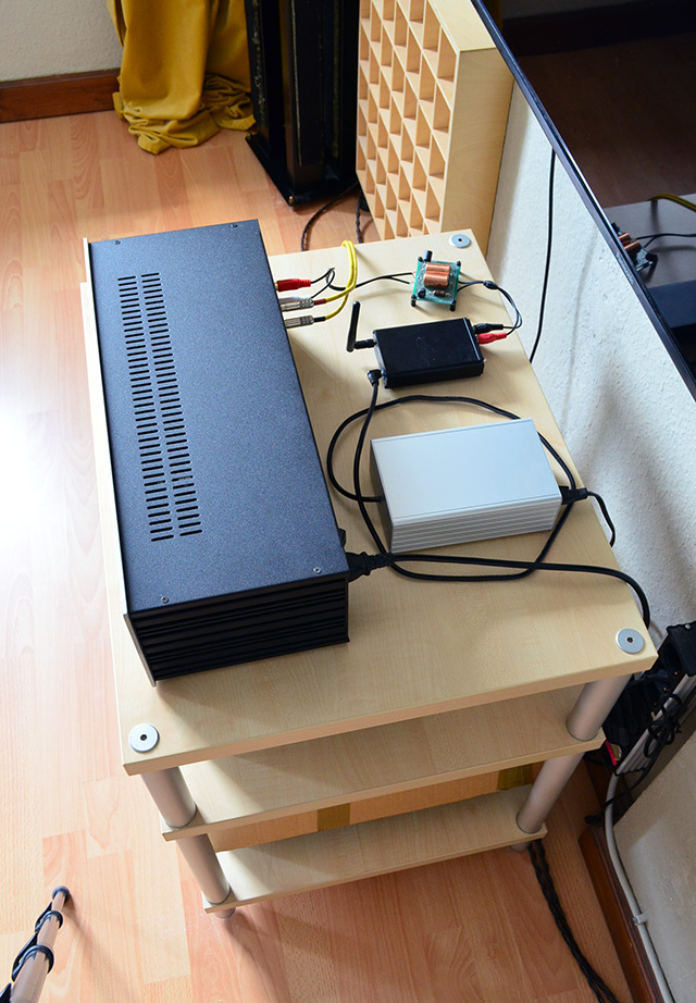 Bluetooth receiver consisting of receiver unit, 12 volt PSU, low-pass filter and output stage